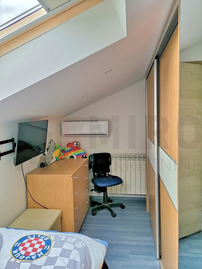 Malinska, lepo urejen apartma v 2. nadstropju s pogledom na morje, PRODAJA!