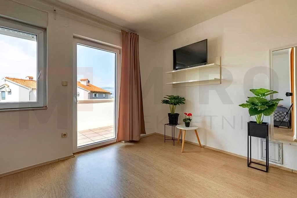Uvala Soline, dvojček z bazenom in vrtom 100m od plaže