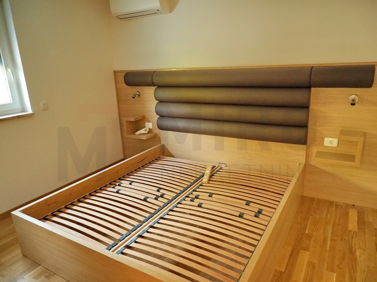 Njivice, apartma v pritličju z vrtom, PRODAJA!