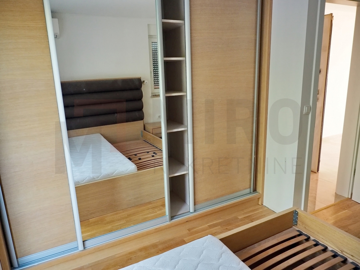Njivice, apartma v pritličju z vrtom, PRODAJA!