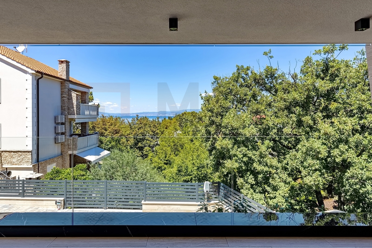 Malinska, atraktiven apartma z bazenom in pogledom na morje!