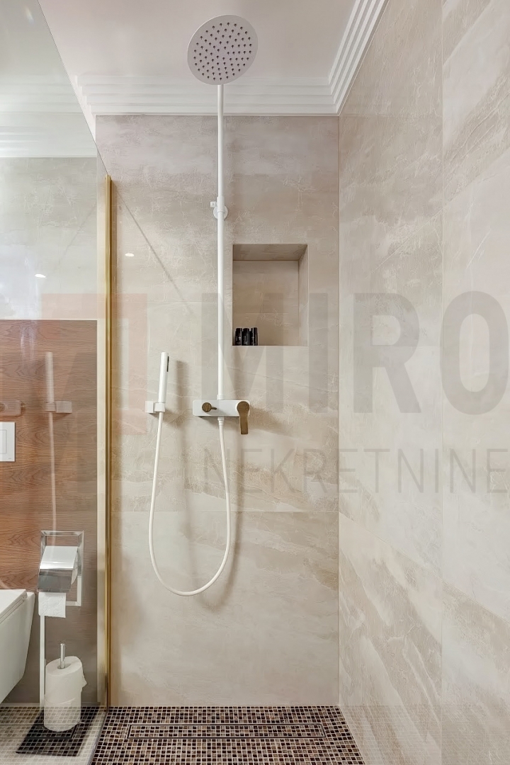 Malinska, atraktiven apartma z bazenom in pogledom na morje!