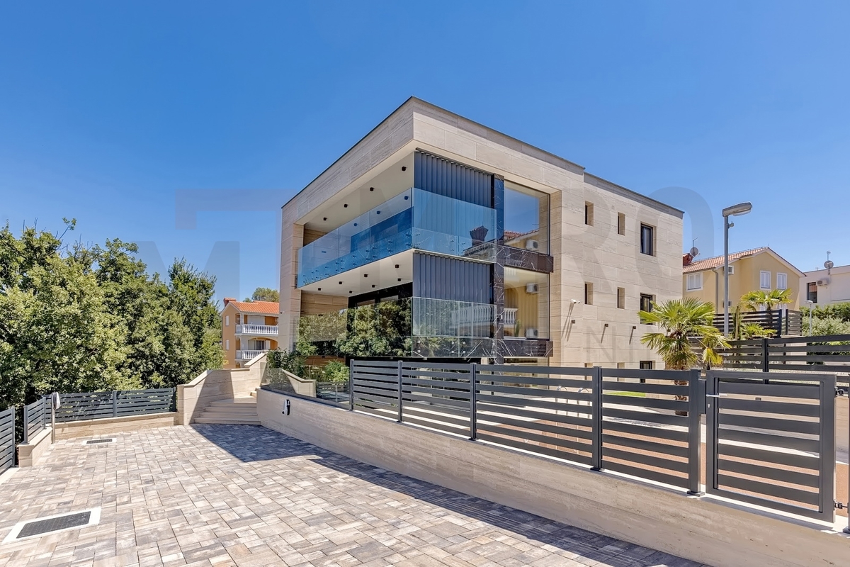 Malinska, atraktiven apartma z bazenom in pogledom na morje!