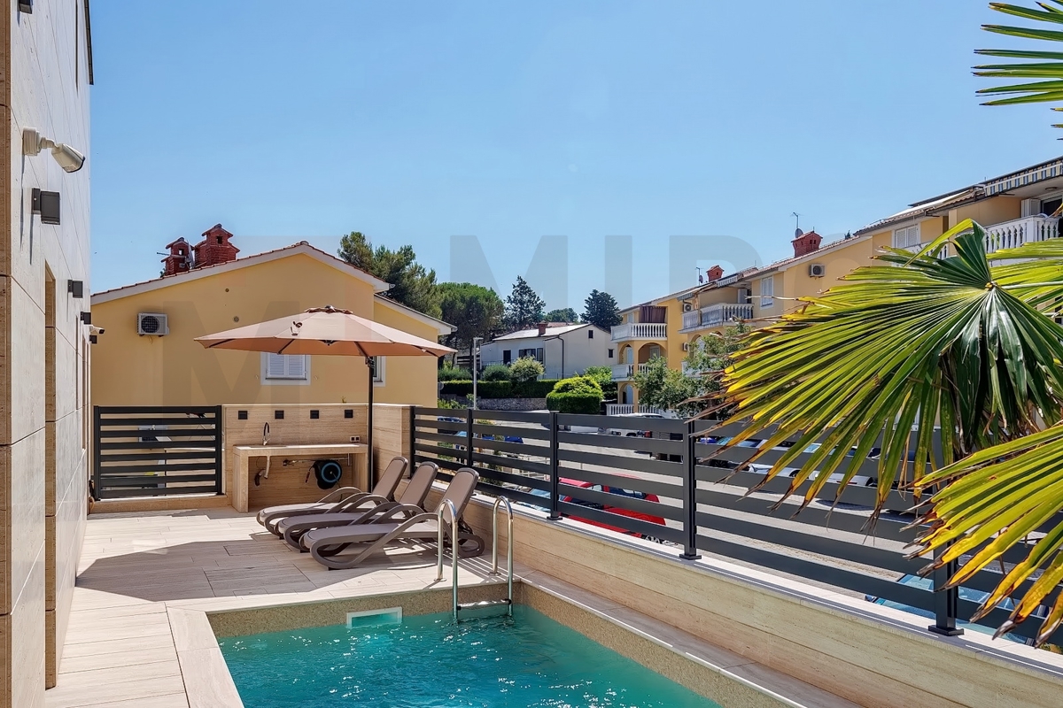 Malinska, atraktiven apartma z bazenom in pogledom na morje!