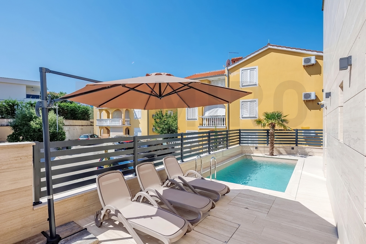 Malinska, atraktiven apartma z bazenom in pogledom na morje!