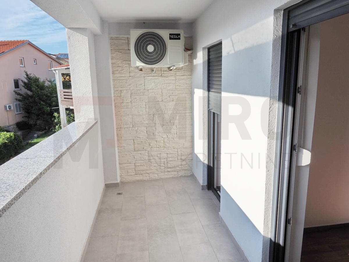 Krk, okolica, dvoetažni apartma s pogledom na morje!