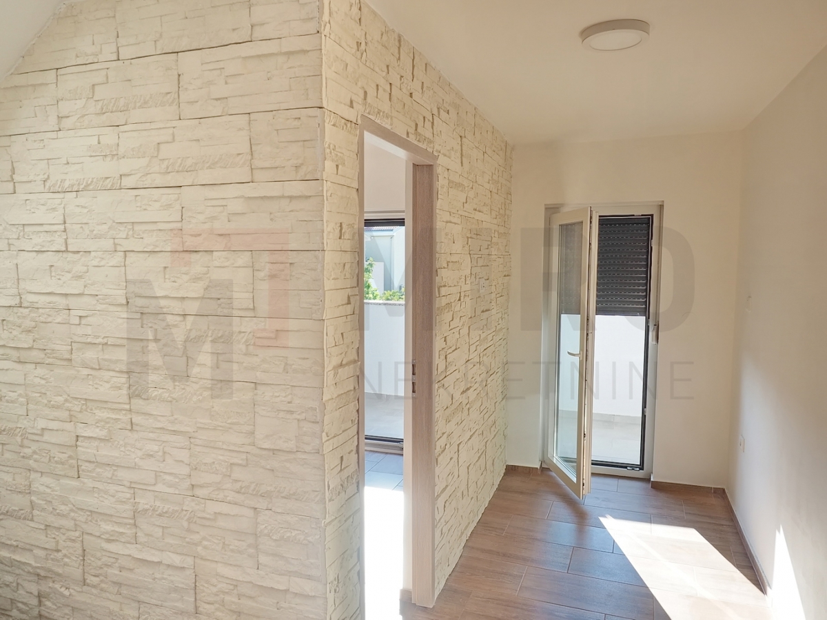 Krk, okolica, dvoetažni apartma s pogledom na morje!