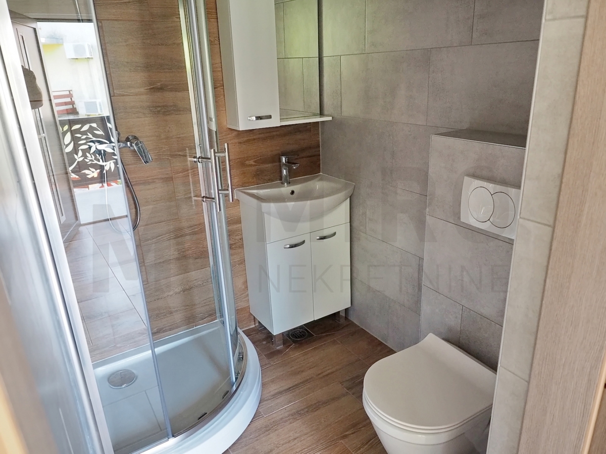 Krk, okolica, dvoetažni apartma s pogledom na morje!