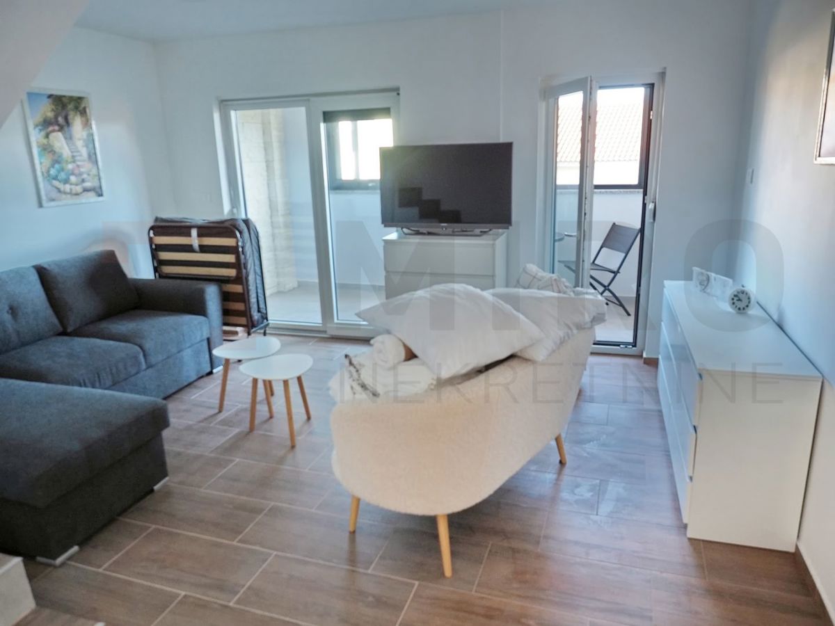 Krk, okolica, dvoetažni apartma s pogledom na morje!