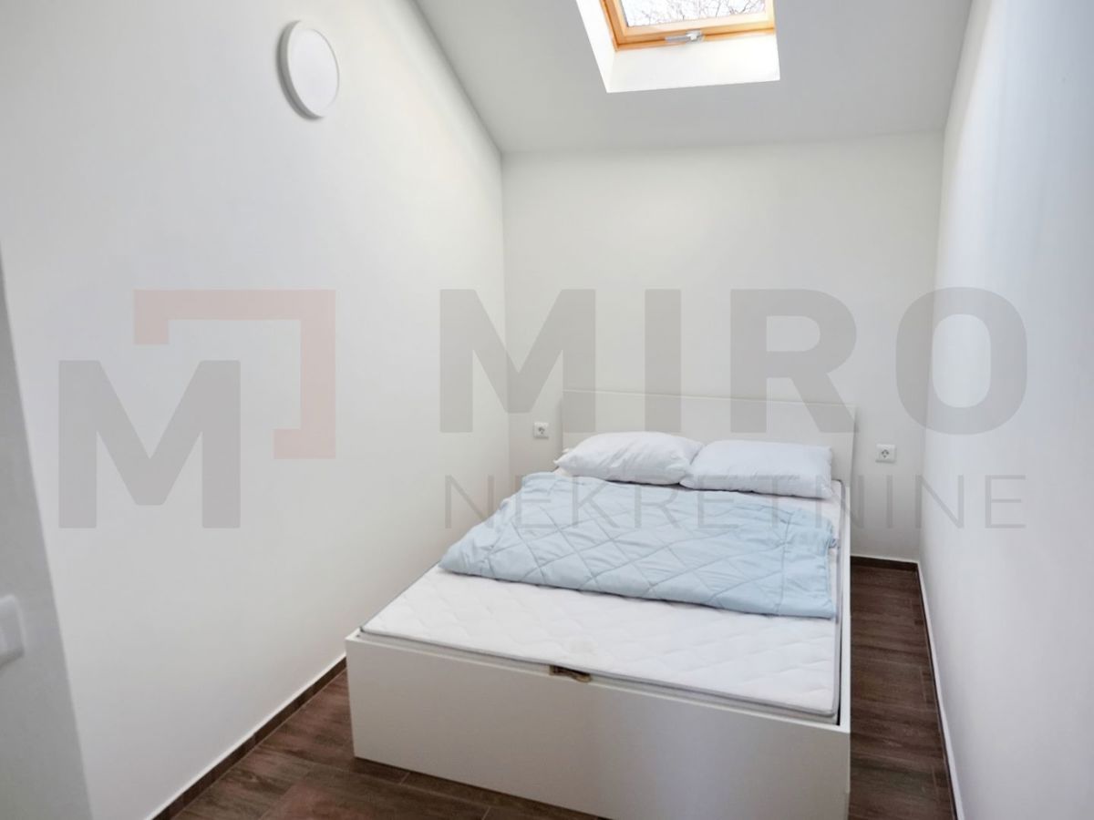 Krk, okolica, dvoetažni apartma s pogledom na morje!