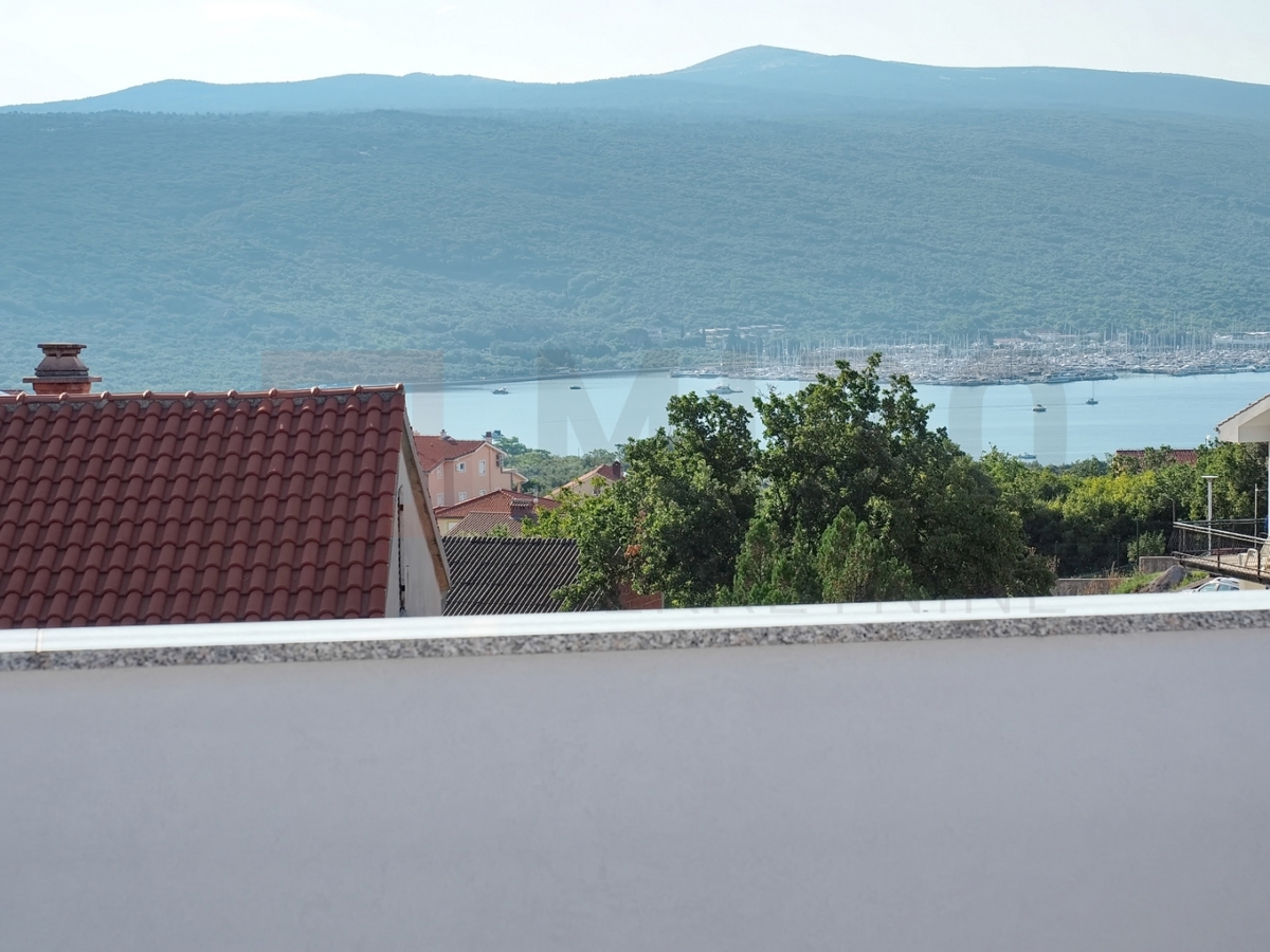 Krk, okolica, dvoetažni apartma s pogledom na morje!