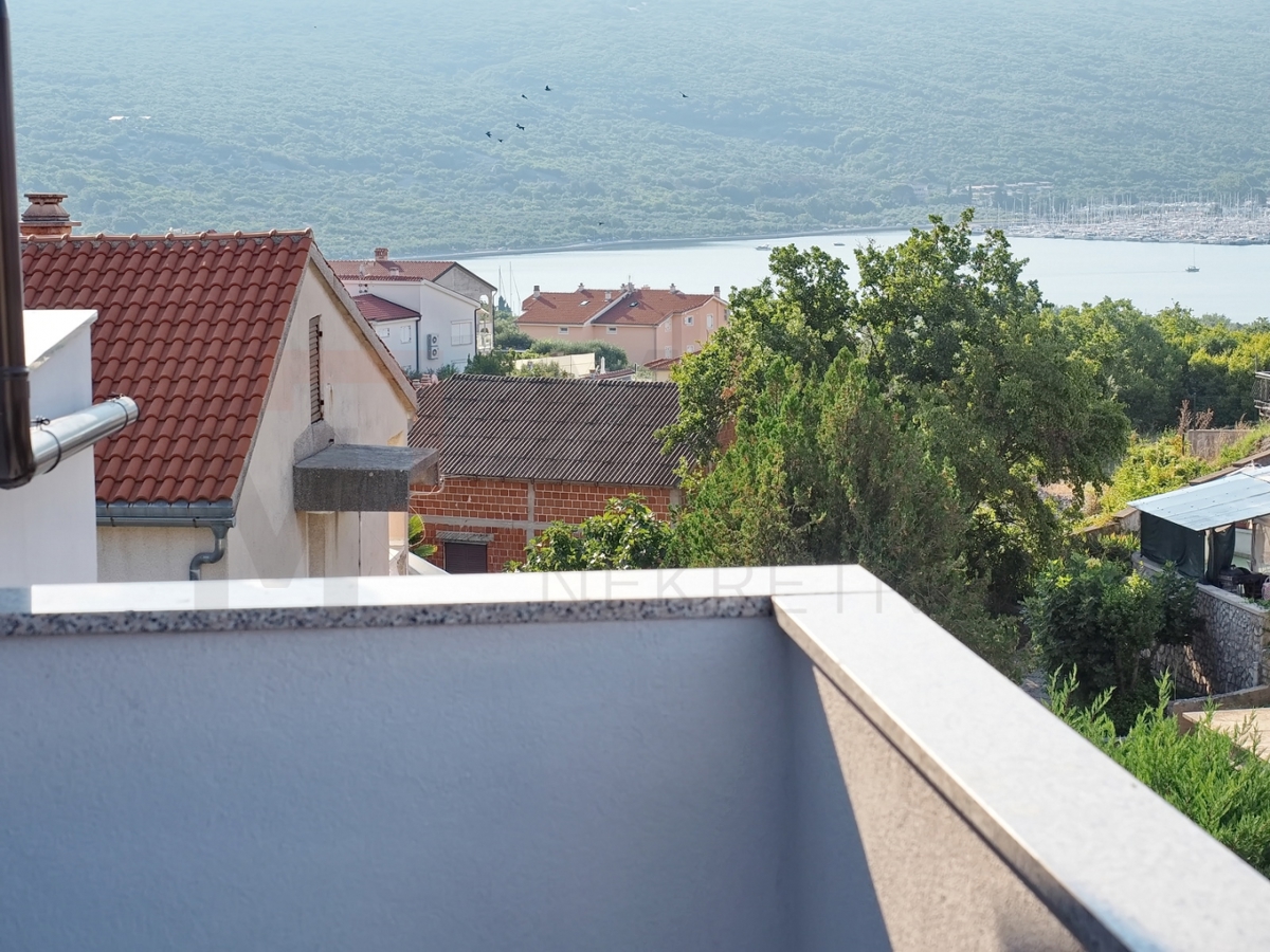 Krk, okolica, dvoetažni apartma s pogledom na morje!