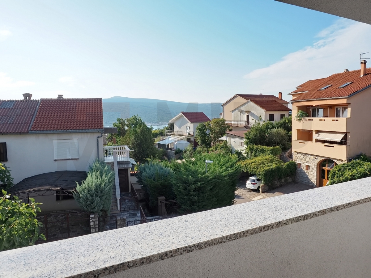 Krk, okolica, dvoetažni apartma s pogledom na morje!