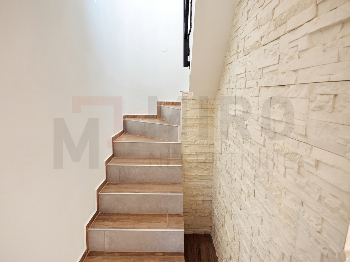 Krk, okolica, dvoetažni apartma s pogledom na morje!