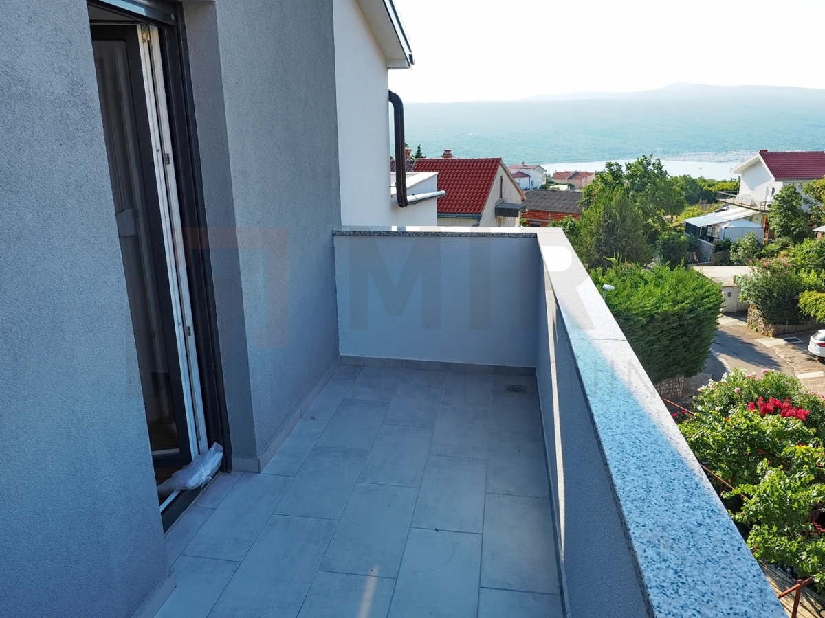 Krk, okolica, dvoetažni apartma s pogledom na morje!