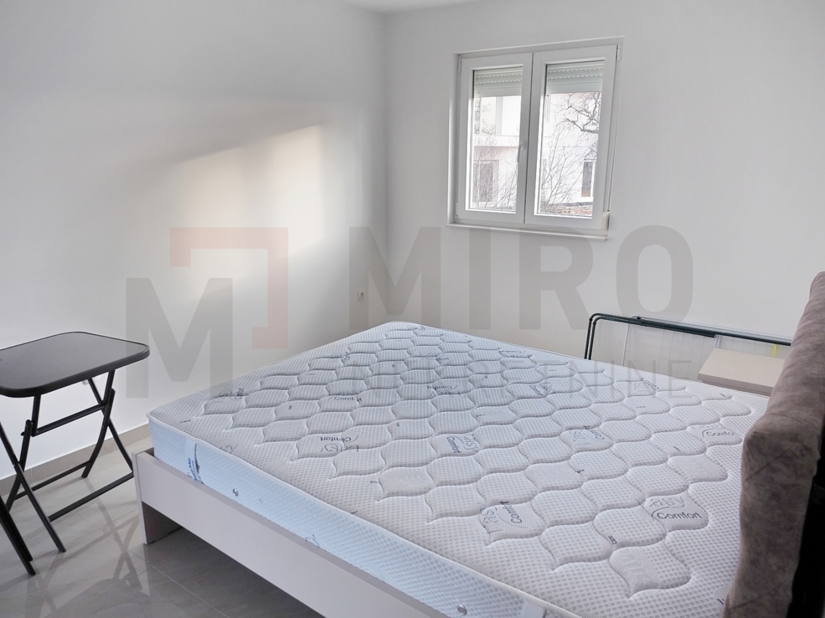 Njivice, opremljeno stanovanje v celotnem nadstropju hiše z 2 apartmajema in razgledom!