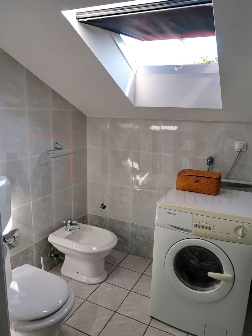 Malinska, opremljen apartma v mansardi s prekrasnim pogledom na morje, PRODAJA!