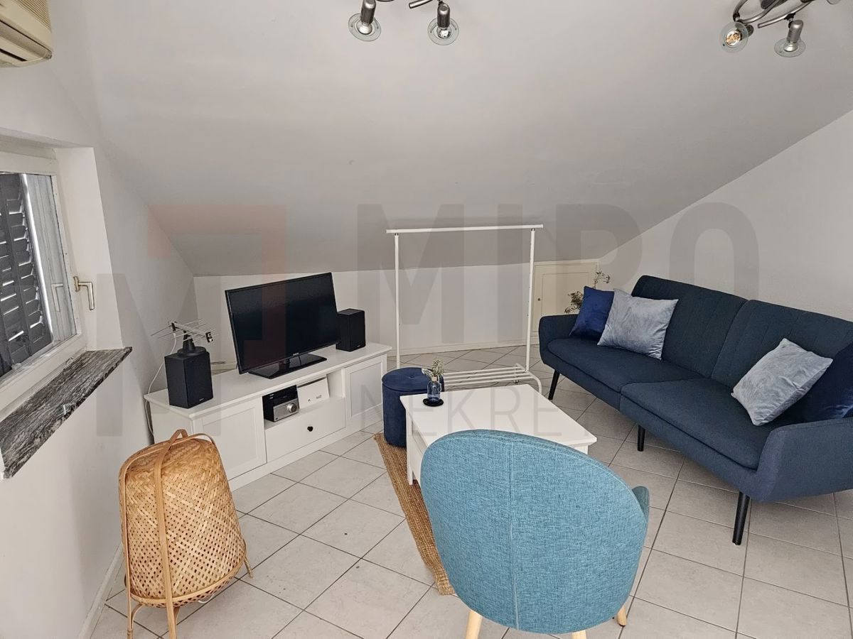 Malinska, opremljen apartma v mansardi s prekrasnim pogledom na morje, PRODAJA!