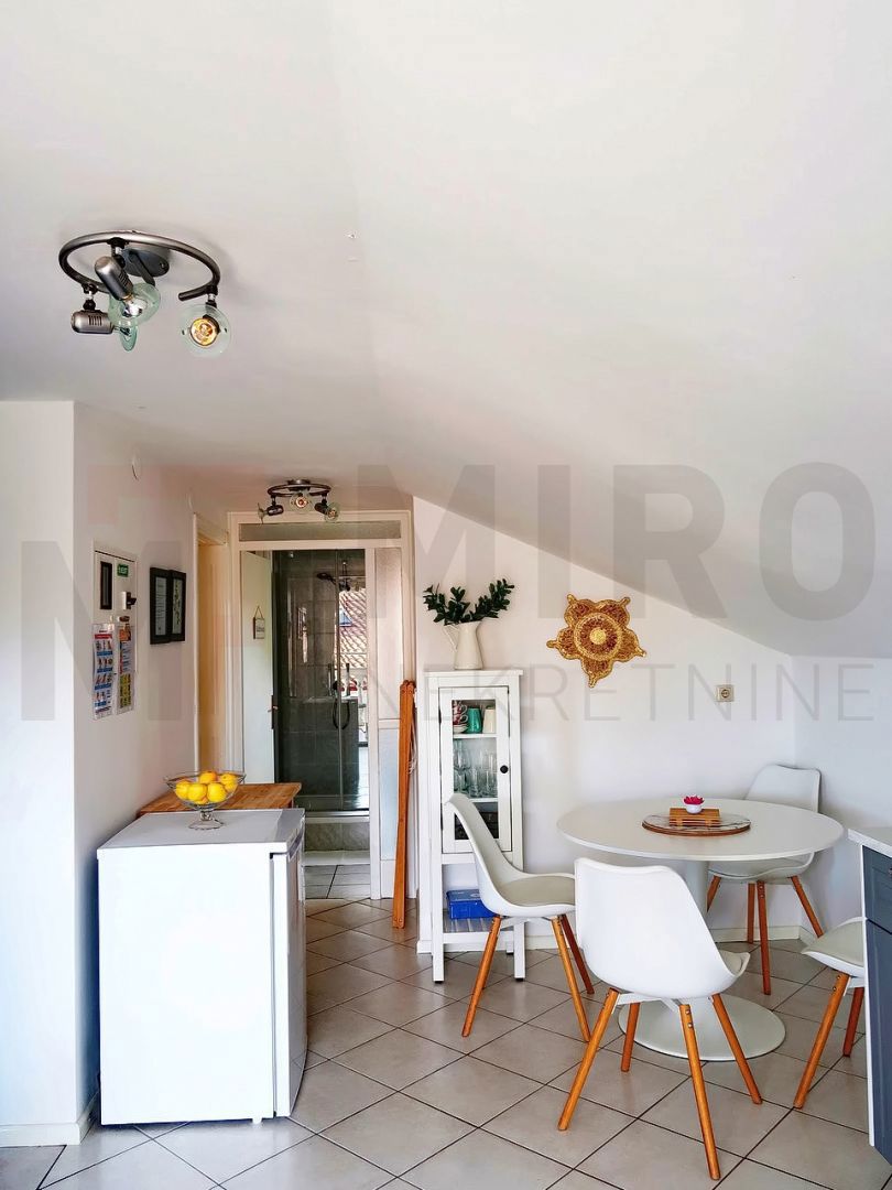 Malinska, opremljen apartma v mansardi s prekrasnim pogledom na morje, PRODAJA!