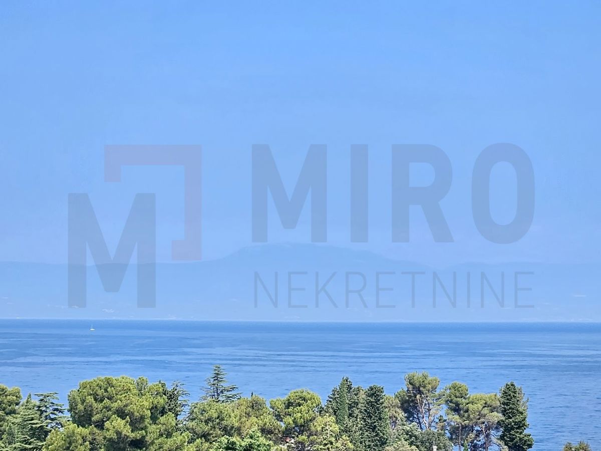 Malinska, opremljen apartma v mansardi s prekrasnim pogledom na morje, PRODAJA!