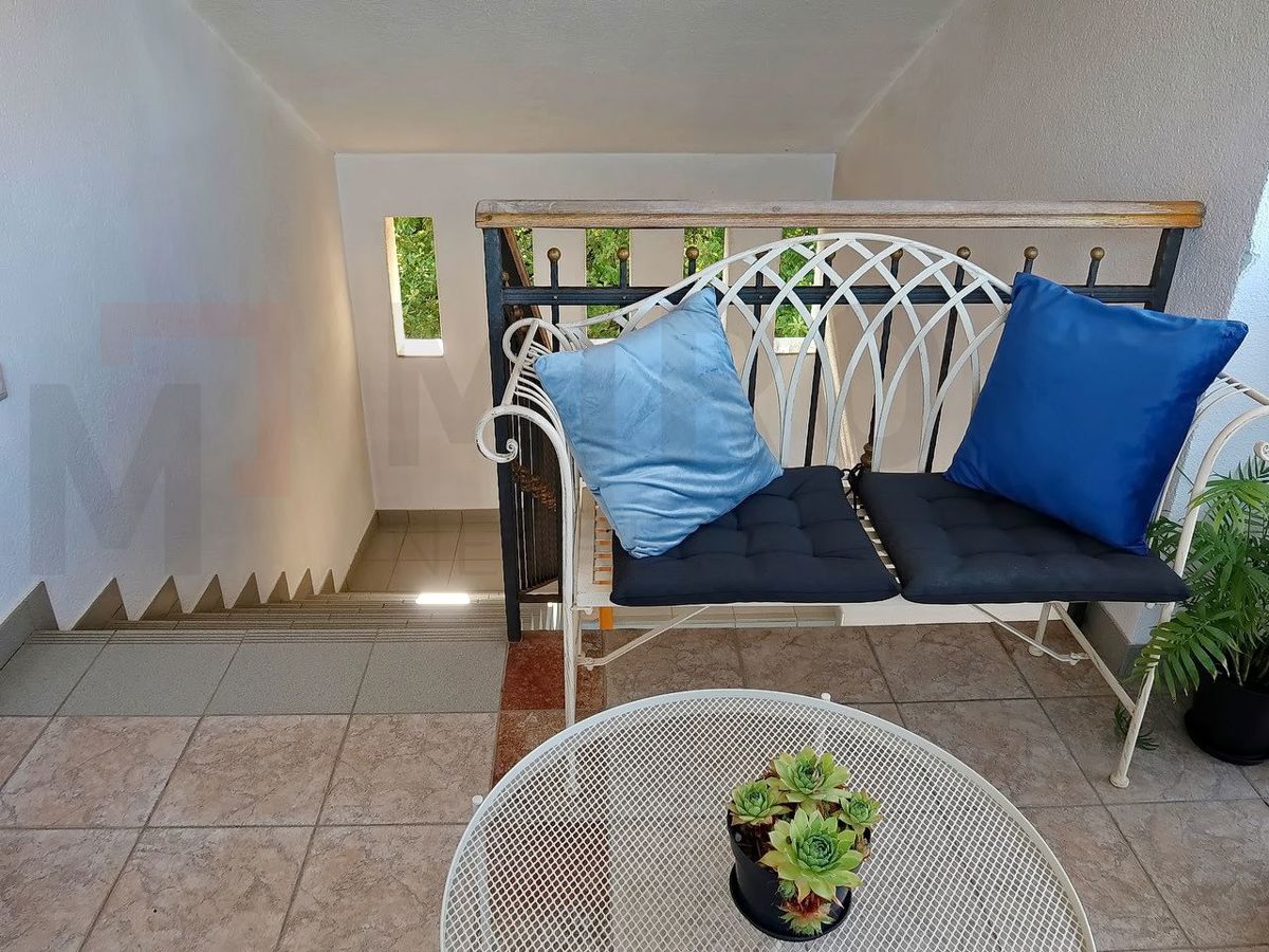 Malinska, opremljen apartma v mansardi s prekrasnim pogledom na morje, PRODAJA!