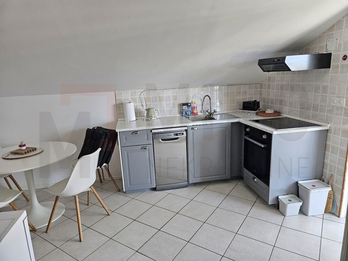 Malinska, opremljen apartma v mansardi s prekrasnim pogledom na morje, PRODAJA!