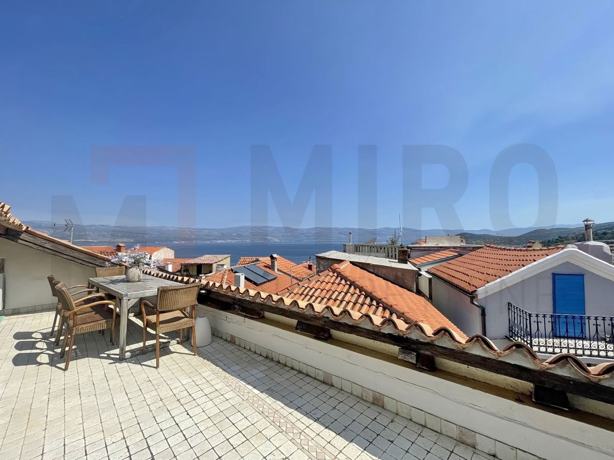 Vrbnik, avtentična kamnita hiša s pogledom na morje!