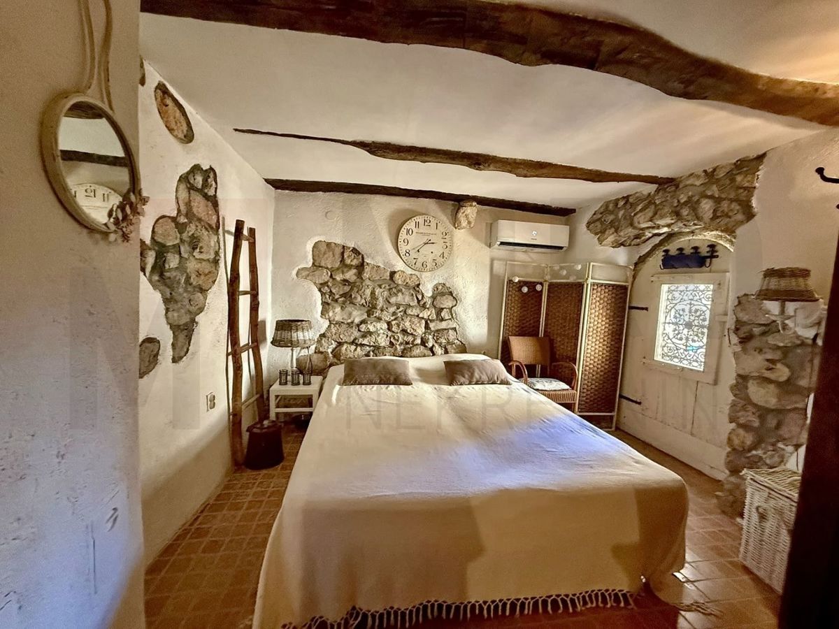 Vrbnik, avtentična kamnita hiša s pogledom na morje!