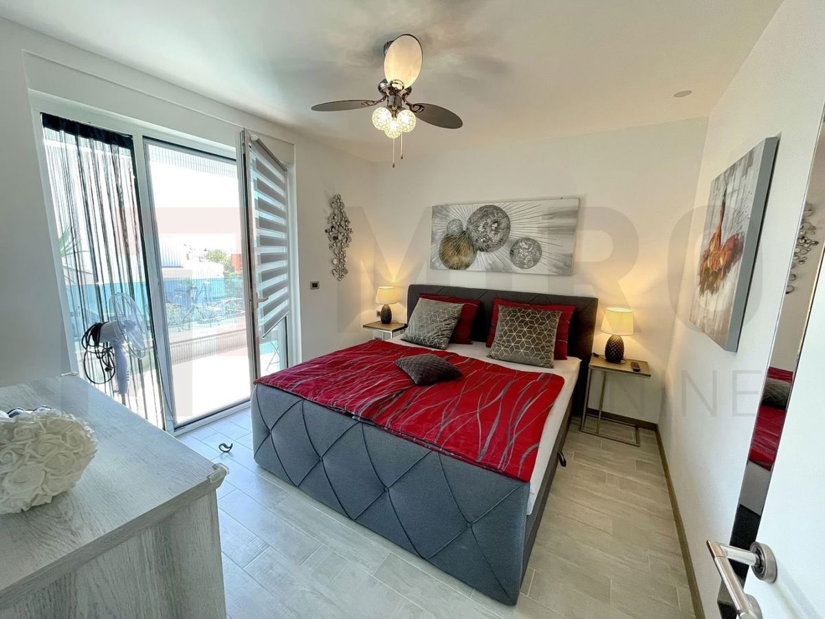 Mesto Krk, moderno opremljen apartma z bazenom in razgledom!