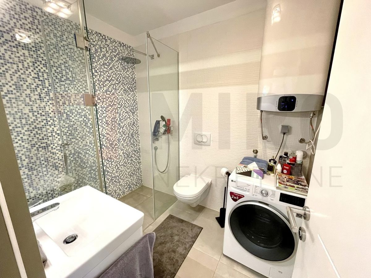Mesto Krk, moderno opremljen apartma z bazenom in razgledom!