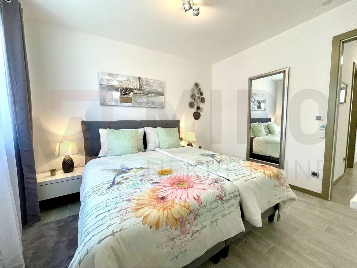 Mesto Krk, moderno opremljen apartma z bazenom in razgledom!