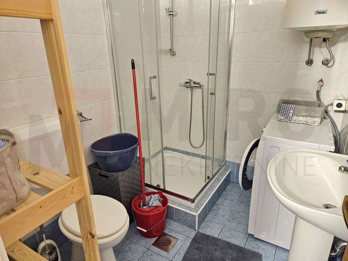 Njivice, enosobno stanovanje v prvem nadstropju, PRODAMO!