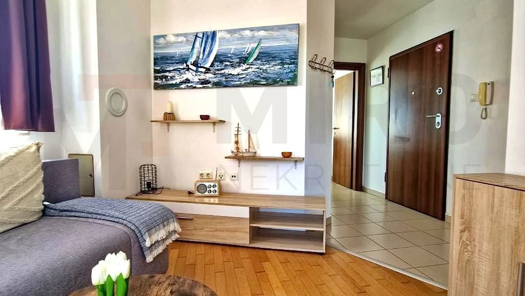 Mesto Krk, opremljeno stanovanje v pritličju z vrtom in razgledom!