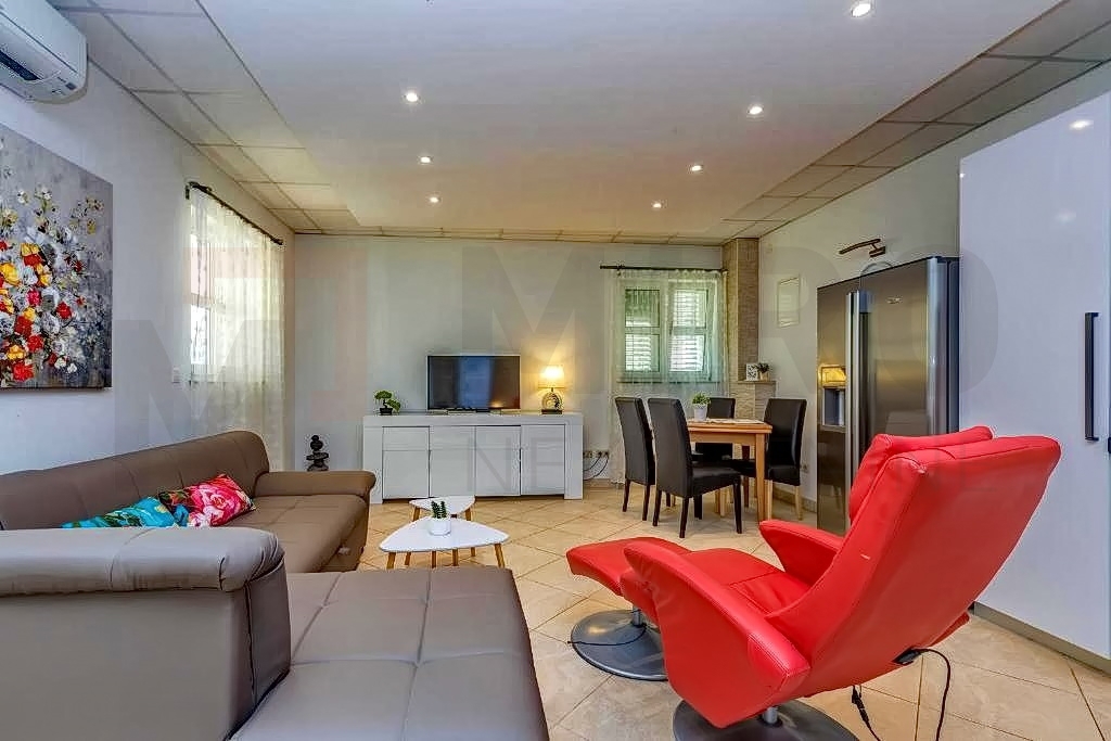 Malinska, apartmajska hiša z bazenom in velikim vrtom, INVESTICIJSKA PRILOŽNOST!