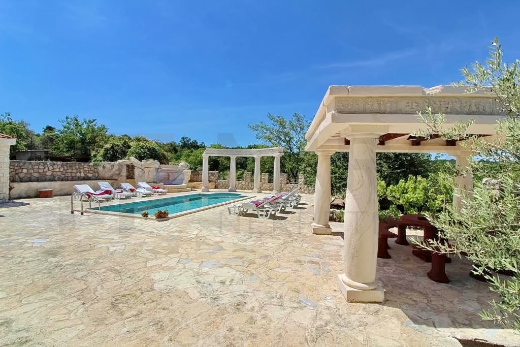 Uvala Soline, mediteranska vila z odprtim pogledom na morje, PRODAJA!