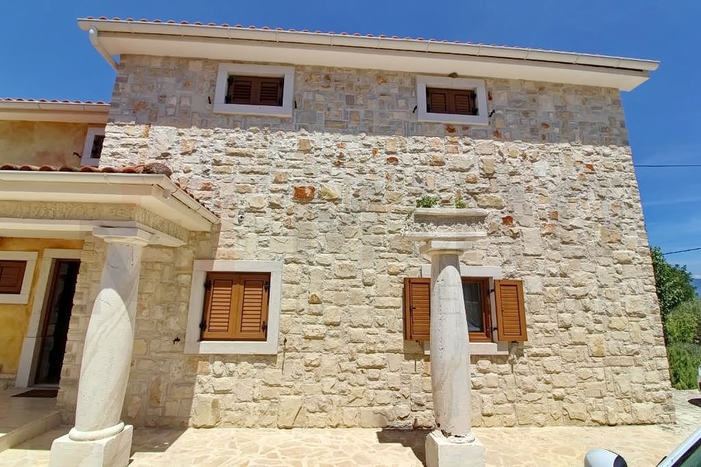 Uvala Soline, mediteranska vila z odprtim pogledom na morje, PRODAJA!