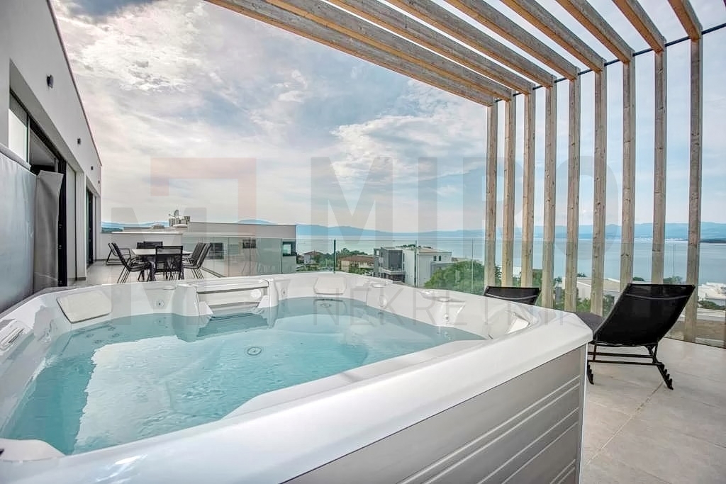 Malinska, moderen penthouse s panoramskim pogledom na morje