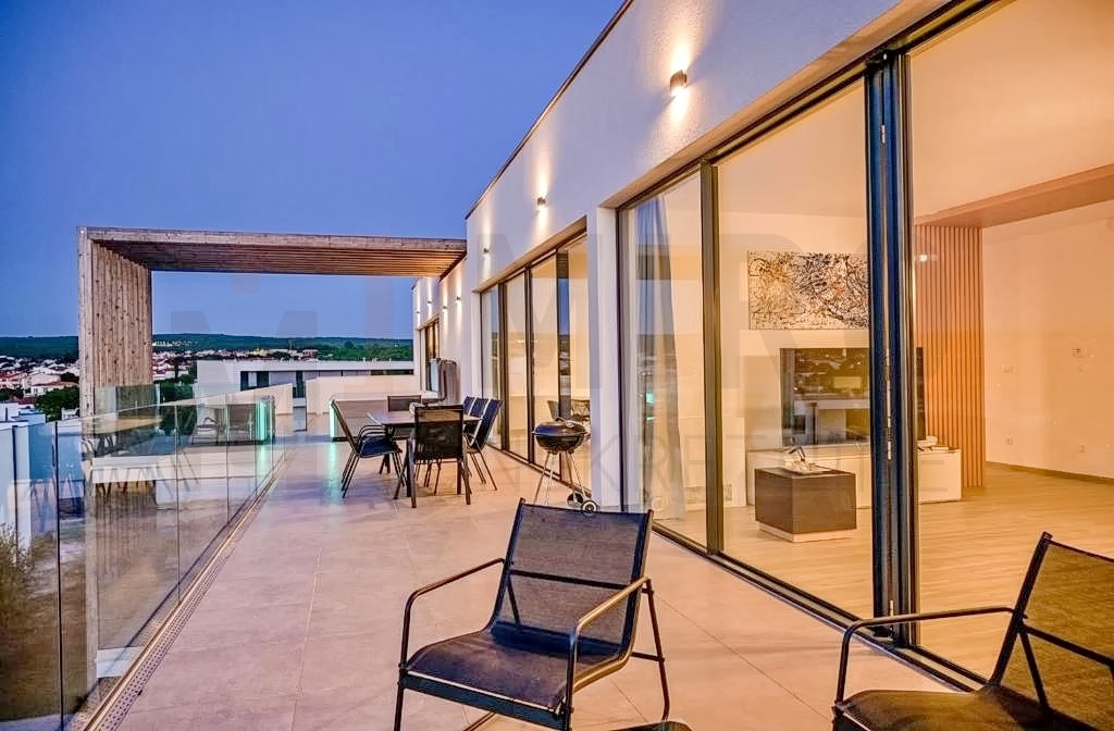 Malinska, moderen penthouse s panoramskim pogledom na morje