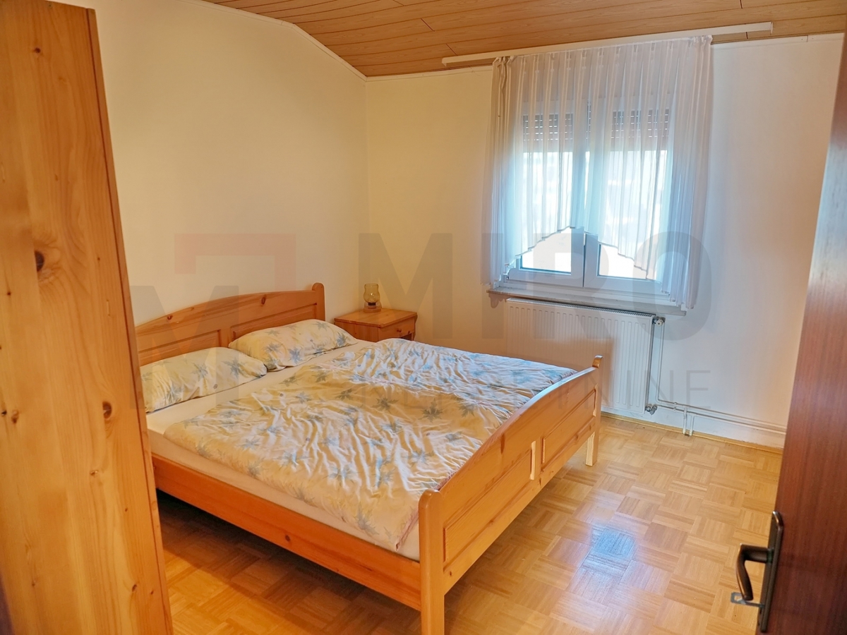 Malinska, okolica, samostojna hiša z 2 apartmajema na mirni lokaciji, PRODAMO!