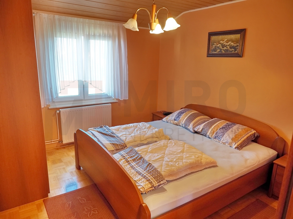 Malinska, okolica, samostojna hiša z 2 apartmajema na mirni lokaciji, PRODAMO!