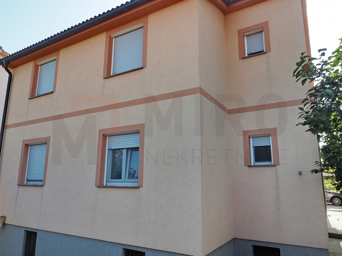 Malinska, okolica, samostojna hiša z 2 apartmajema na mirni lokaciji, PRODAMO!