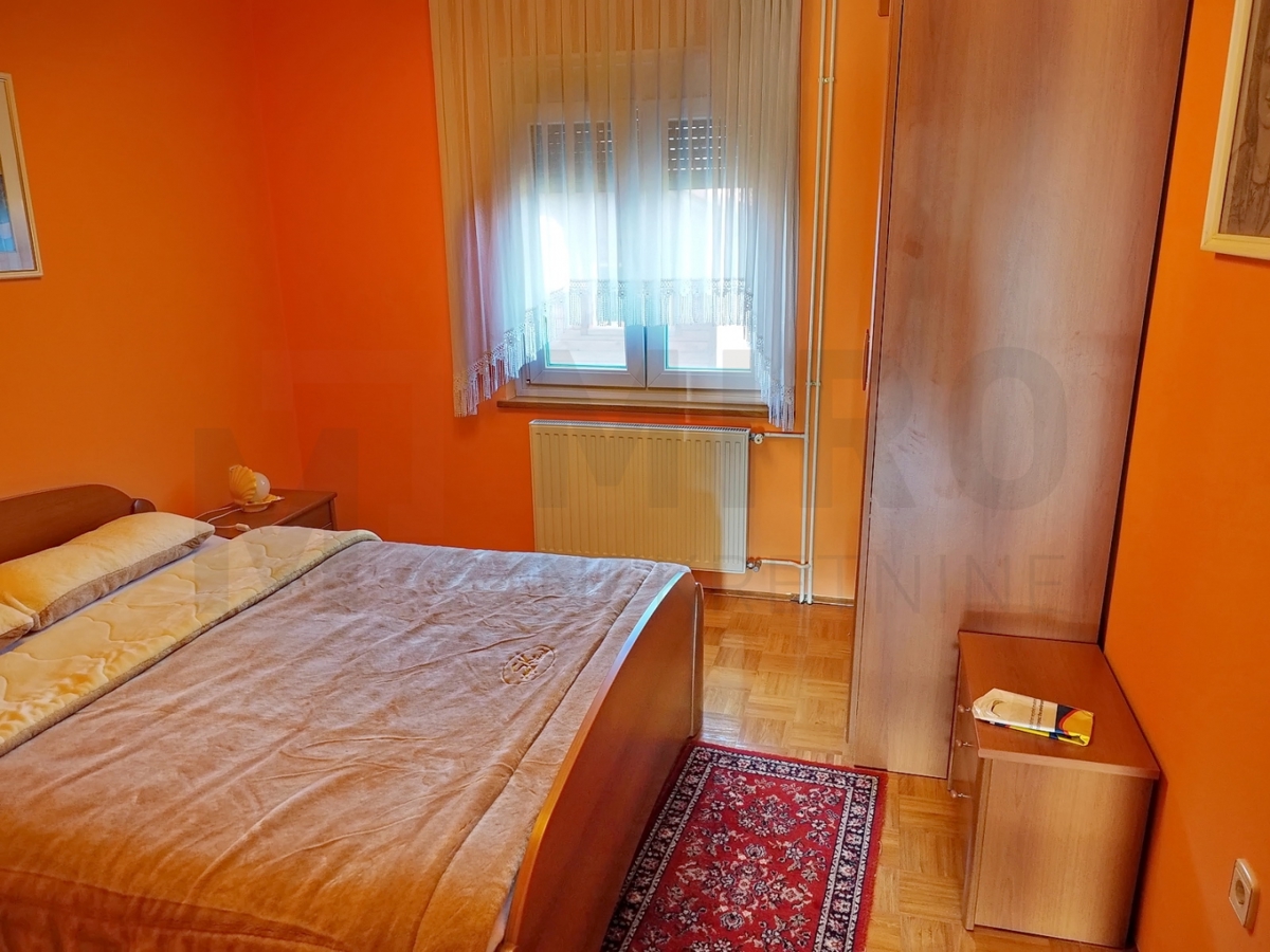 Malinska, okolica, samostojna hiša z 2 apartmajema na mirni lokaciji, PRODAMO!