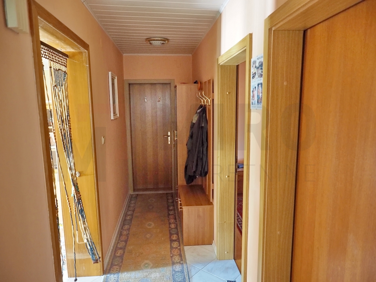 Malinska, okolica, samostojna hiša z 2 apartmajema na mirni lokaciji, PRODAMO!