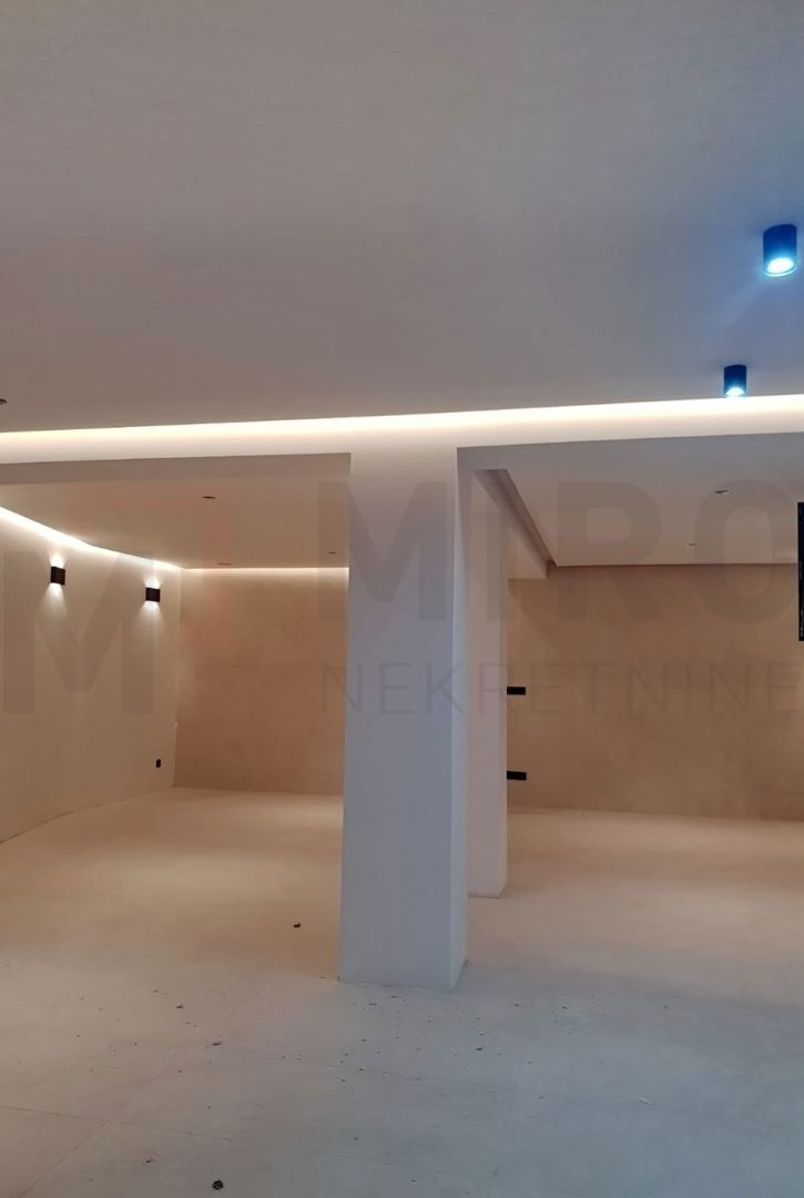 Mesto Krk, novogradnja, dvoetažni apartma s strešno teraso in bazenom