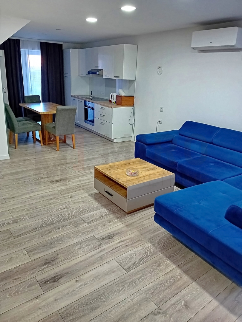 Omišalj, center, obnovljena vrstna hiša z vrtom, PRODAJA!