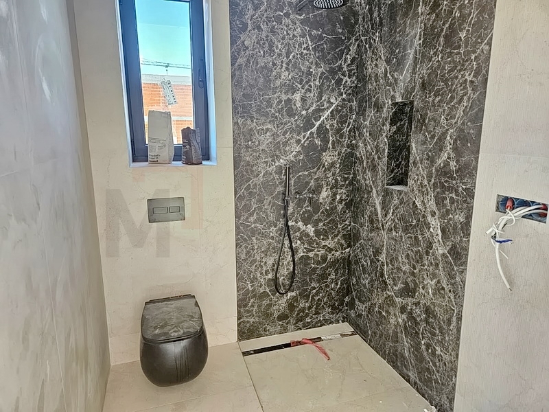 Mesto Krk, moderen penthouse s strešno teraso in bazenom, PRODAJA!