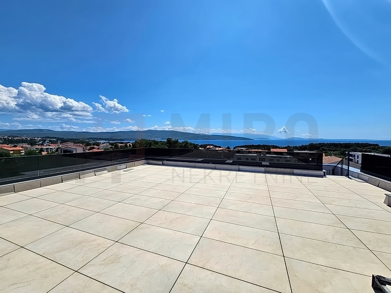Mesto Krk, moderen penthouse s strešno teraso in bazenom, PRODAJA!