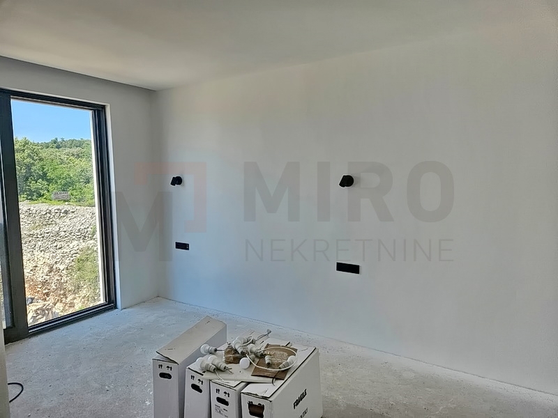 Mesto Krk, moderen penthouse s strešno teraso in bazenom, PRODAJA!