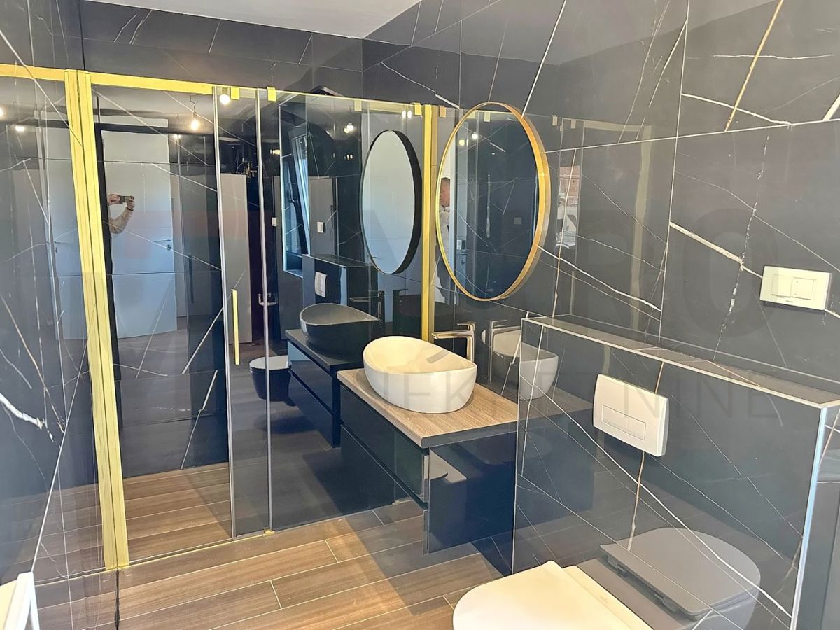 Mesto Krk, moderen penthouse s strešno teraso in bazenom, PRODAJA!