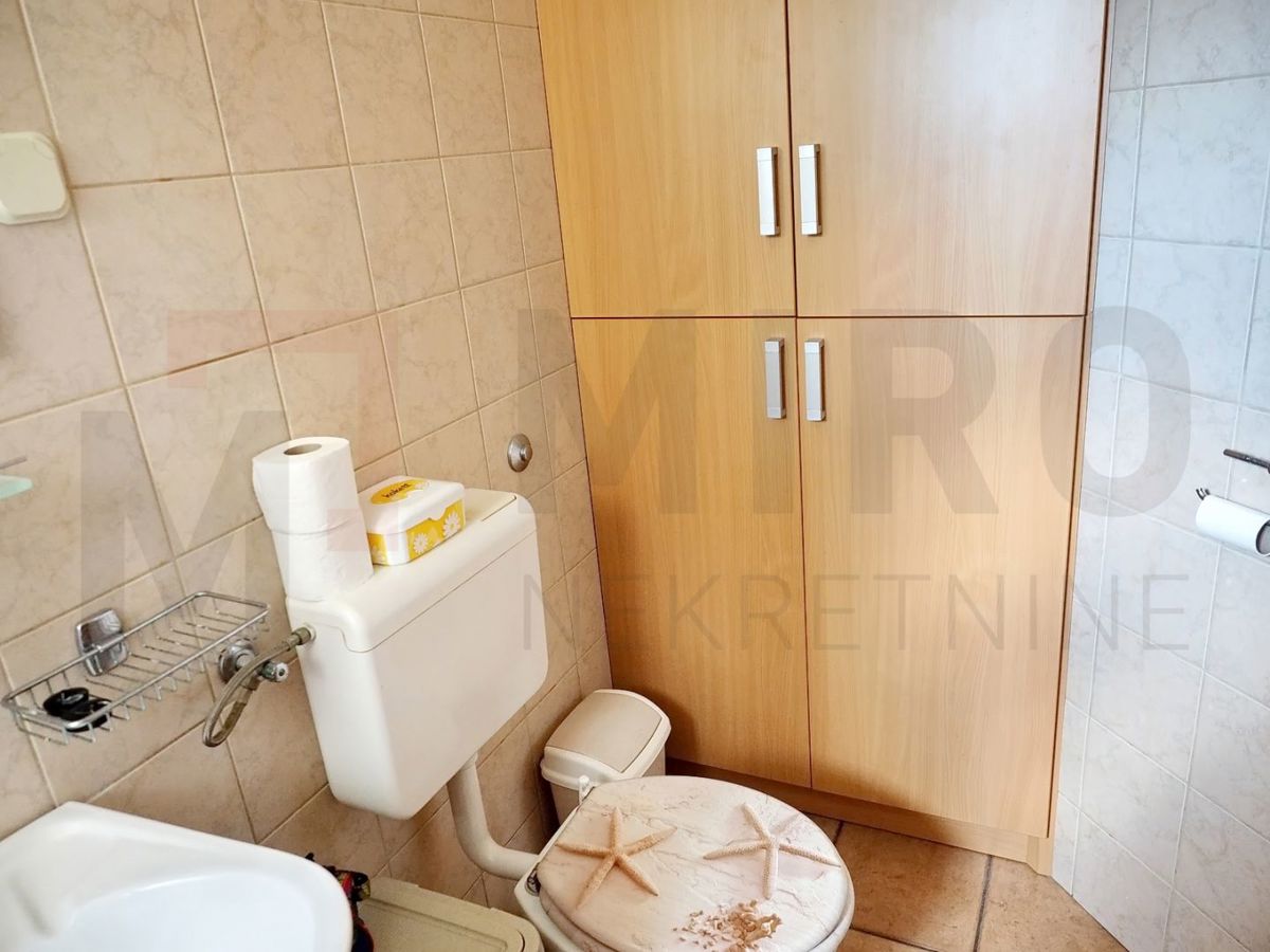 Malinska, opremljen apartma s prekrasnim pogledom na morje, PRODAJA!